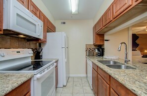 Fully equipped with your basic kitchen essentials and appliances, you’ll find everything you need here to whip up a nice home cooked meal.