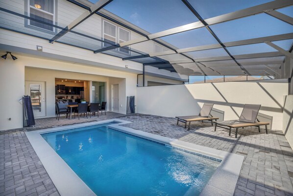 Stunning private pool of the townhouse in Davenport Florida - Immerse yourself in the cool elegance of pool - Unwind with a dip in our chic and stylish pool area - Experience ultimate relaxation in poolside paradise - Lounge chairs for relaxation