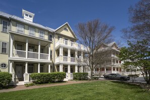 End unit townhome