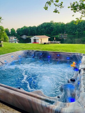 5 Person Hot Tub - View to Lake