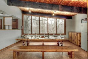 Dining Room (upper level)