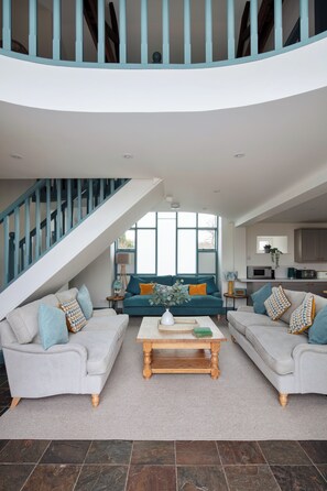 Otters Living Space 2