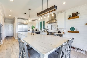 Kitchen & Dining Area | 1st Floor | Keurig Coffee Maker | Toaster