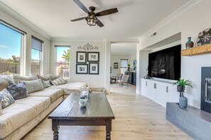 Family Room | 1st Floor | Smart TV | Free WiFi | Central Heating