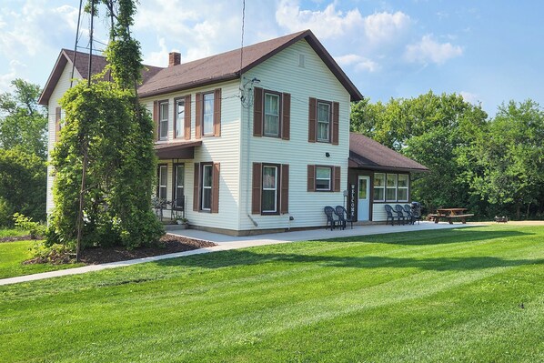 Monroe Vacation Rental | 3BR | 2BA | 3,600 Sq Ft | Stairs to Enter