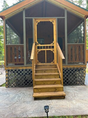 Easy accessibility into the cabin.