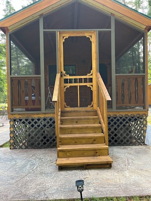 Easy accessibility into the cabin.