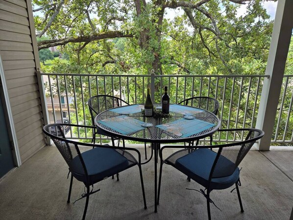 Patio Dining set with Majestic Oak tree overlooking the golf course 
