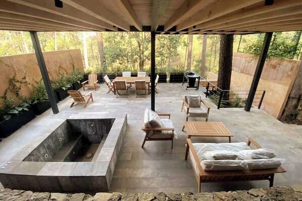 Terraza con jacuzzi y asador