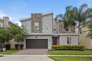Modern Villa Golf Course View