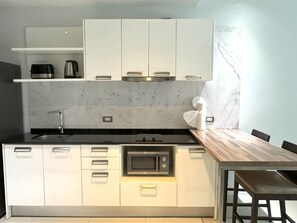 ET214 - pool access studio, quiet Patong area (12123)