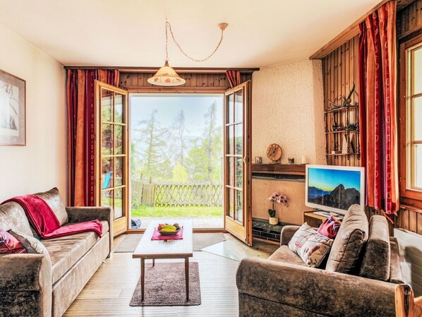 Property, Furniture, Couch, Window, Azure, Wood, Picture Frame, Interior Design, Shade, Lighting