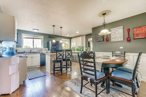 Dining Area | Dishware & Flatware Provided | Breakfast Bar