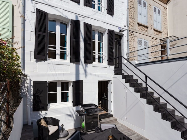 Bâtiment, Propriété, Fenêtre, Escaliers, Porte, Architecture, Design Intérieur, Design Urbain, Condominium, Bois