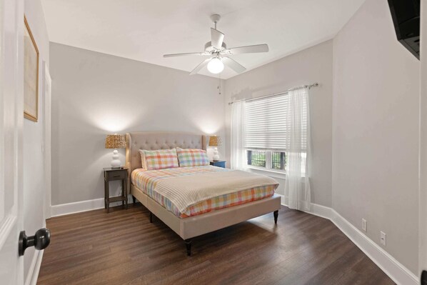 Comfortable Queen Bedroom