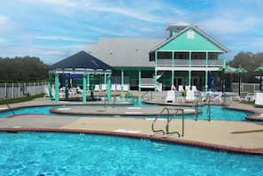 Bermuda Bay Community Pool
