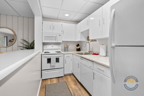 Full kitchen