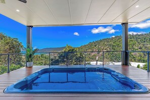 Bain à remous extérieur