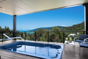 Bain à remous extérieur