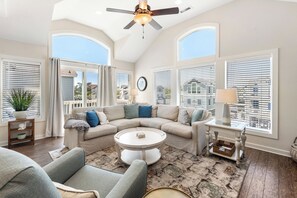 CB23: Stella Blue | Top Level Living Area