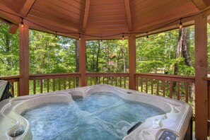 18-18_CabinontheMountain