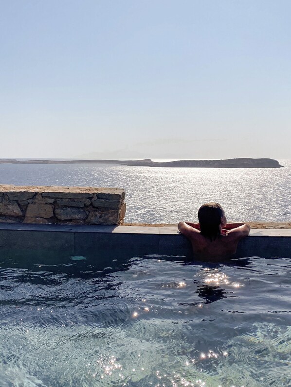Private pool | "endless blue"