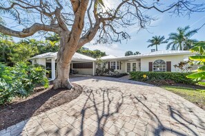 A Shore Thing Villa by FVC
