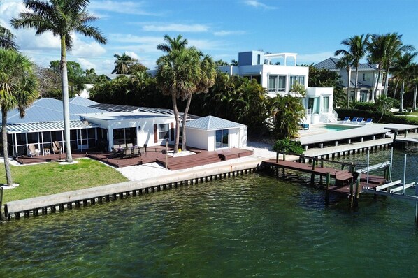 A Shore Thing Villa by FVC