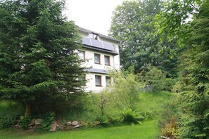 Außenseite Ferienhaus [Sommer]