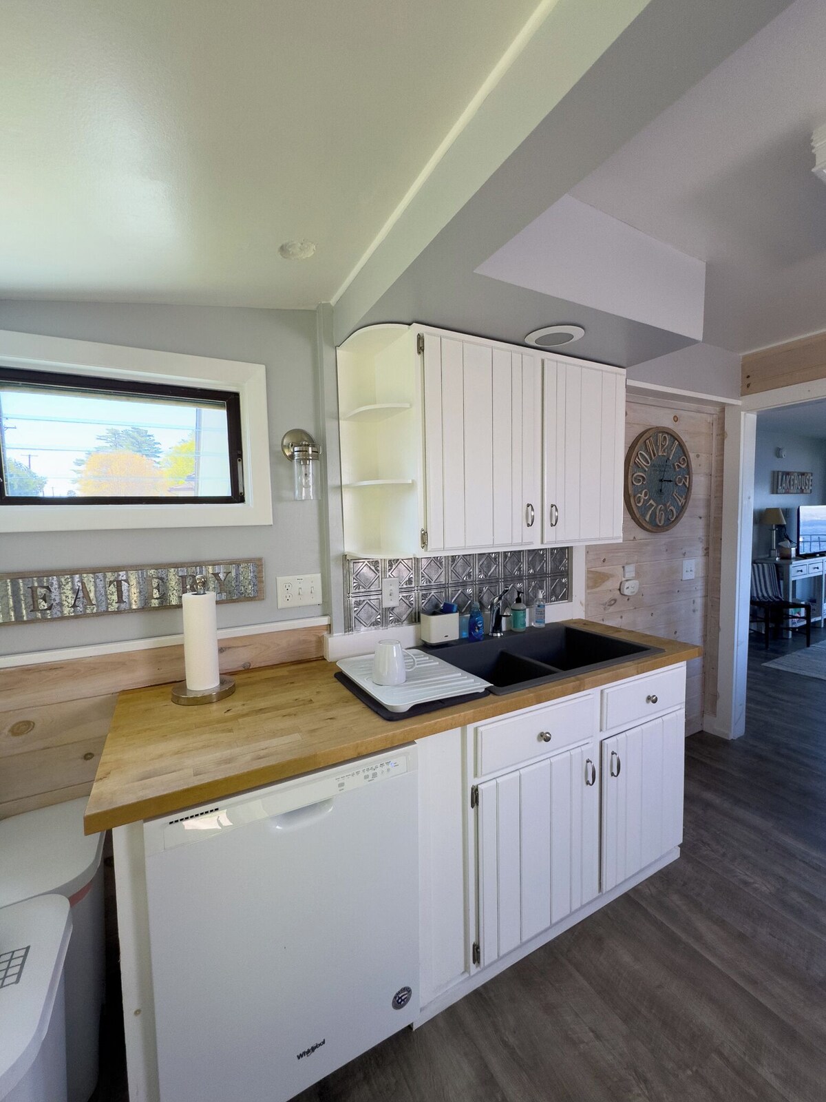 Cozy Cottage on Lake Champlain with Incredible Views and Outdoor Space!