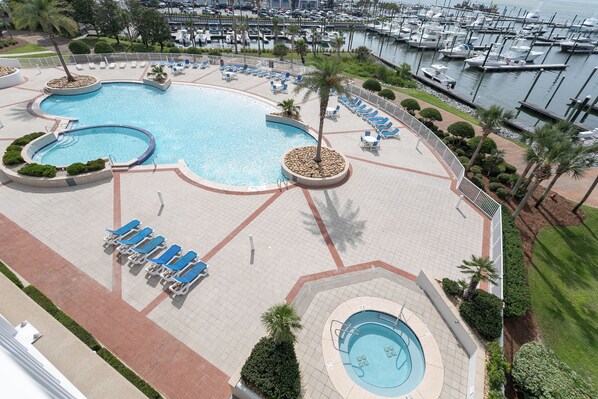 Beautiful pool &hot tub