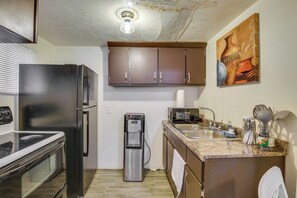 Kitchen | Coffee Maker | Microwave