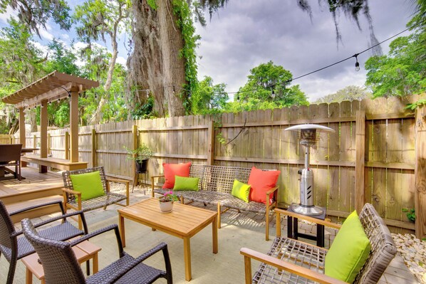 Beaufort Vacation Rental | 3BR | 2BA | 4 Steps to Enter | 1,150 Sq Ft
