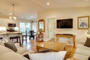 Living Space | Central A/C & Heating | Free WiFi