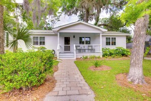 Home Exterior | Single-Story Home