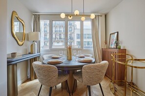 salle à manger pour 4 personnes