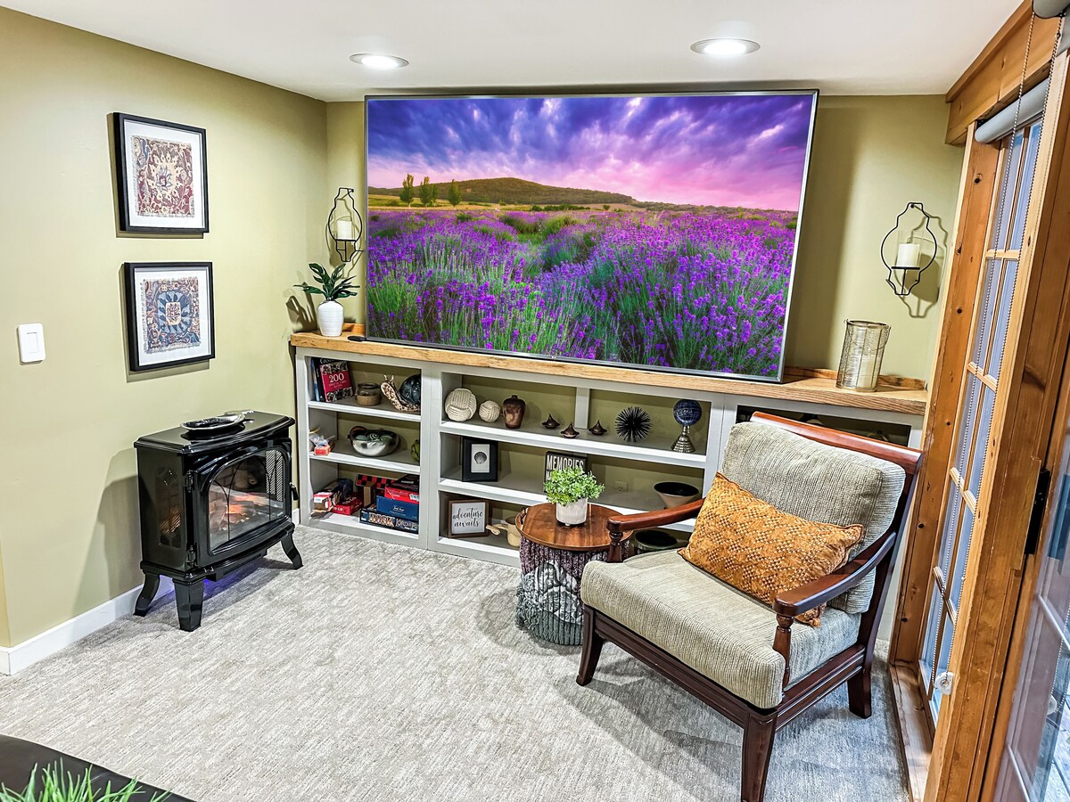 Cozy Lakefront Cottage w/ Kayaks, Firepit, Views & Firepit!