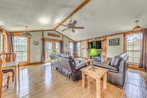 Living Room | Free WiFi | Central Heating & A/C | Smart TV | Main Floor