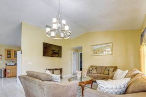 Living Room | Sleeper Sofa | Free WiFi | Central A/C & Heat | Smart TV