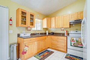 Kitchen | Toaster | Trash Bags & Paper Towels