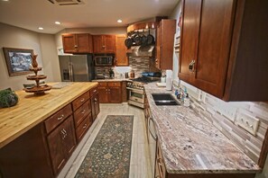 Full Kitchen
