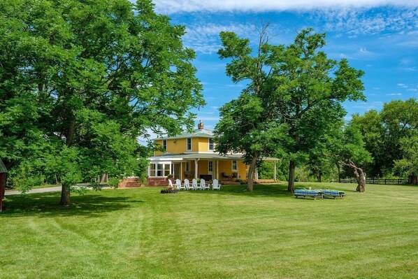 Farmhouse Front Yard