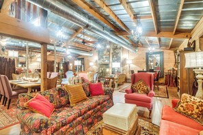 Studio Interior | Central A/C | Electric Heating | Free WiFi