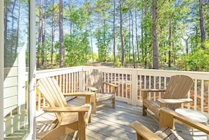 Beautiful private patio to enjoy your morning coffee!