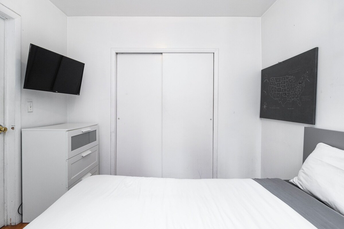 Pleasant 2 BR on Upper East Side