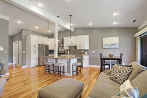 Open concept floor plan, perfect for entertaining!