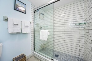 Master Ensuite beautiful walk in tile shower