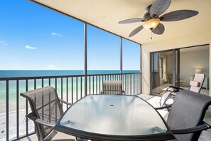 Balcony with dining for four