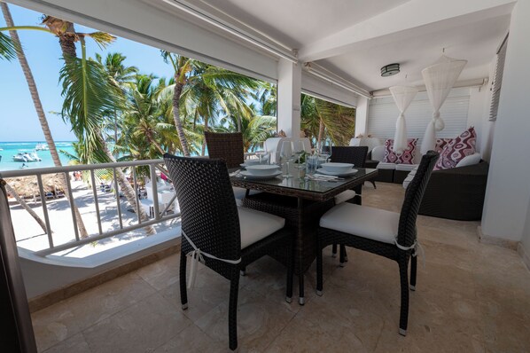 Outdoor dining