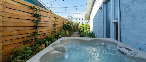 Bain à remous extérieur